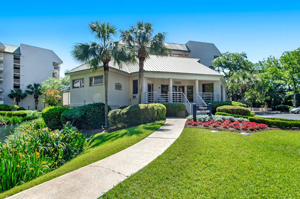 Ocean view condo with 2 balconies, new pool complex, hot tub & sauna