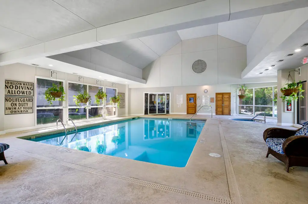 Ocean view condo with 2 balconies, new pool complex, hot tub & sauna