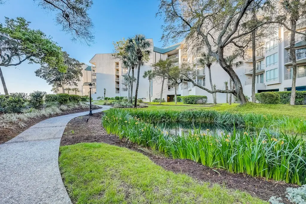 Ocean view condo with 2 balconies, new pool complex, hot tub & sauna