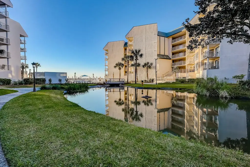Ocean view condo with 2 balconies, new pool complex, hot tub & sauna