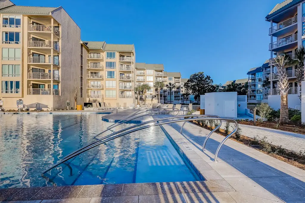 Ocean view condo with 2 balconies, new pool complex, hot tub & sauna