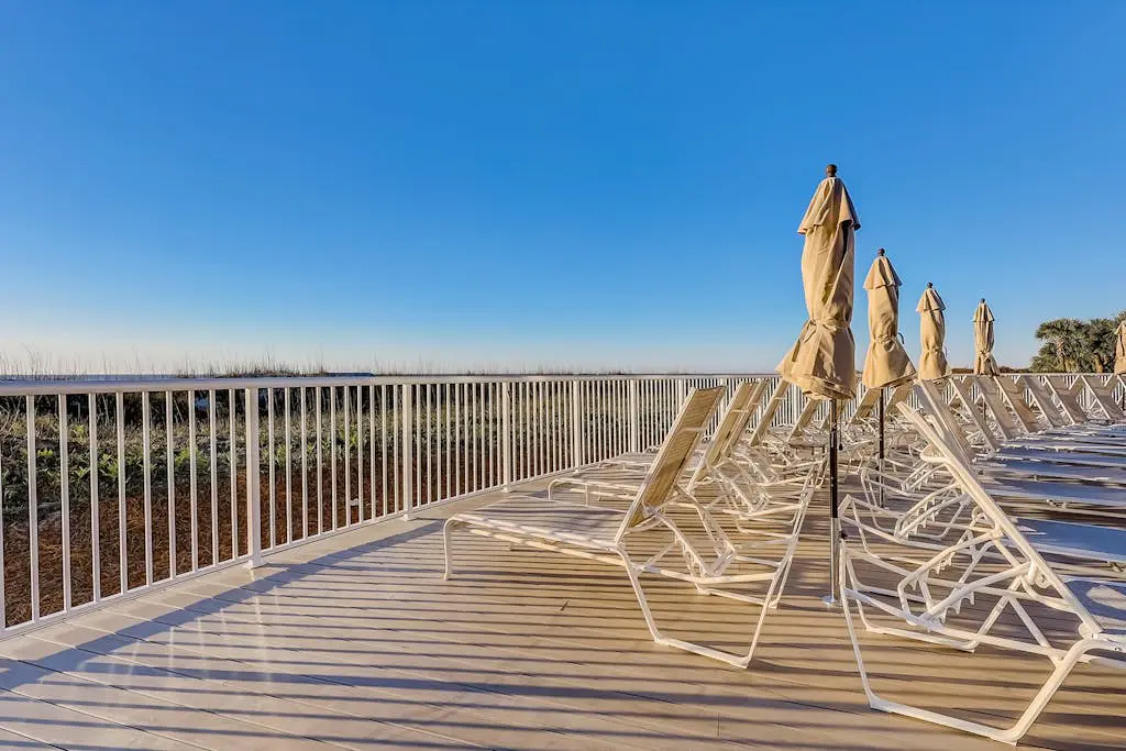 Ocean view condo with 2 balconies, new pool complex, hot tub & sauna