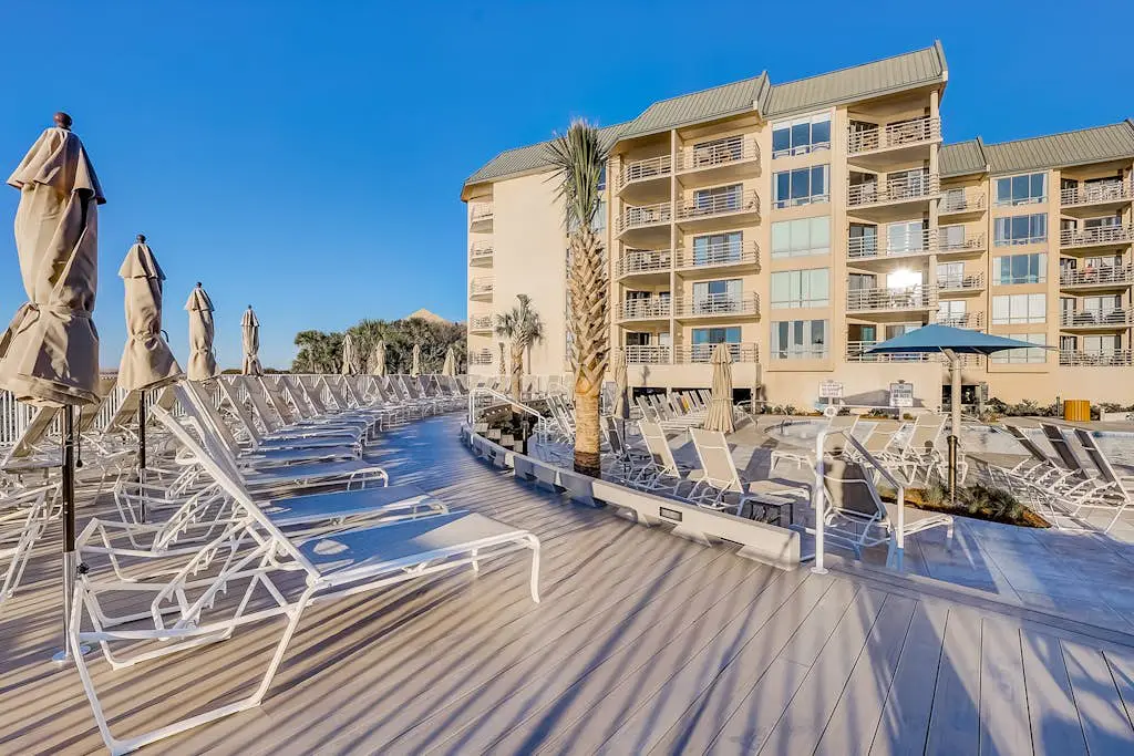 Ocean view condo with 2 balconies, new pool complex, hot tub & sauna