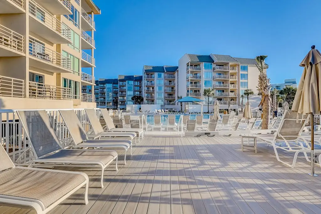 Ocean view condo with 2 balconies, new pool complex, hot tub & sauna