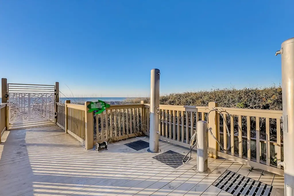 Ocean view condo with 2 balconies, new pool complex, hot tub & sauna