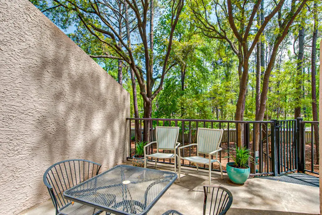 Family-friendly condo with washer/dryer, central AC, & outdoor pool