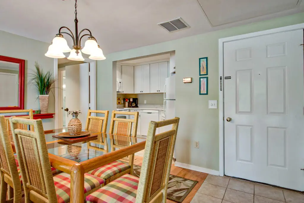 Family-friendly condo with washer/dryer, central AC, & outdoor pool