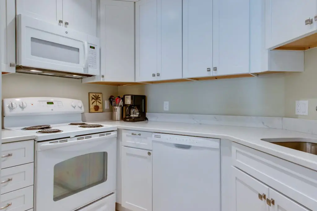 Family-friendly condo with washer/dryer, central AC, & outdoor pool