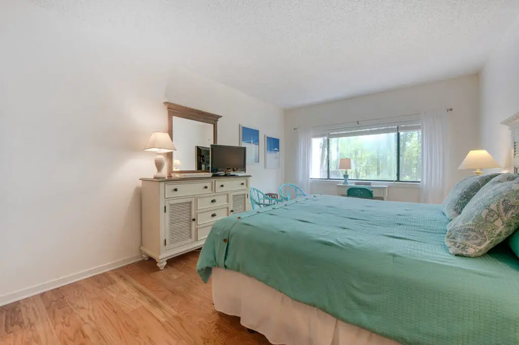 Family-friendly condo with washer/dryer, central AC, & outdoor pool