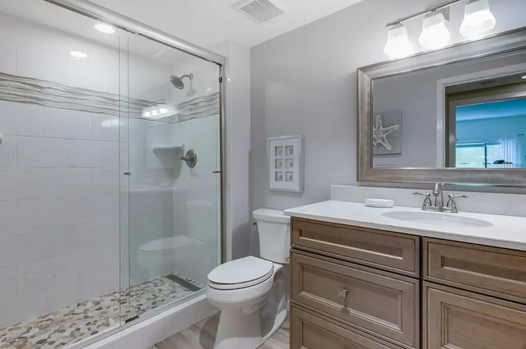 Family-friendly condo with washer/dryer, central AC, & outdoor pool
