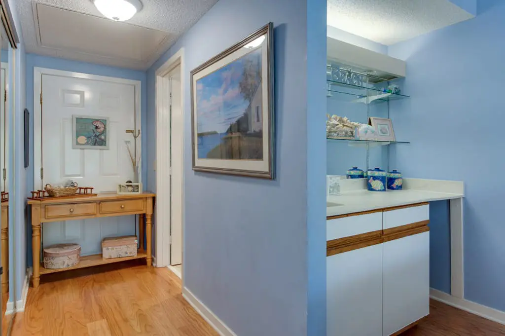 Family-friendly condo with washer/dryer, central AC, & outdoor pool