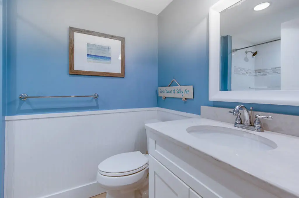 Family-friendly condo with washer/dryer, central AC, & outdoor pool