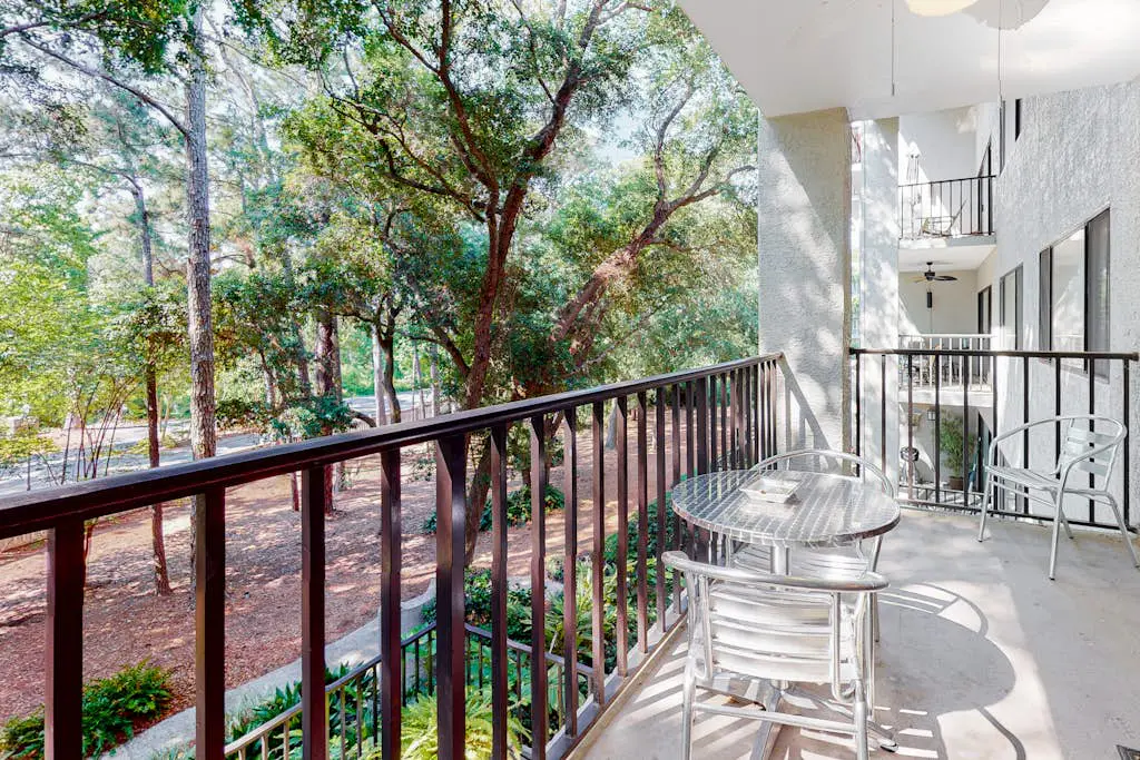Second-floor condo with balcony, shared outdoor pool, central AC