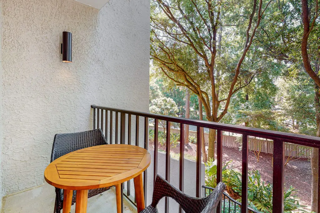 Second-floor condo with balcony, shared outdoor pool, central AC