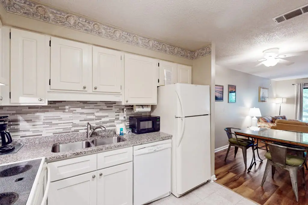 Gated Getaway w/ 2 Pools, Hot Tub & 10 Clay Tennis Courts, 350 Yards to Beach
