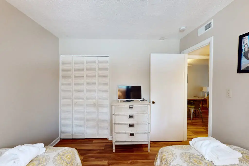 Gated Getaway w/ 2 Pools, Hot Tub & 10 Clay Tennis Courts, 350 Yards to Beach