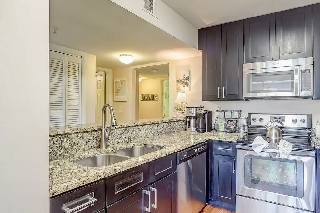 Charming Coastal Villa w/ Pools, Hot Tub, Gym & Private Beach Access