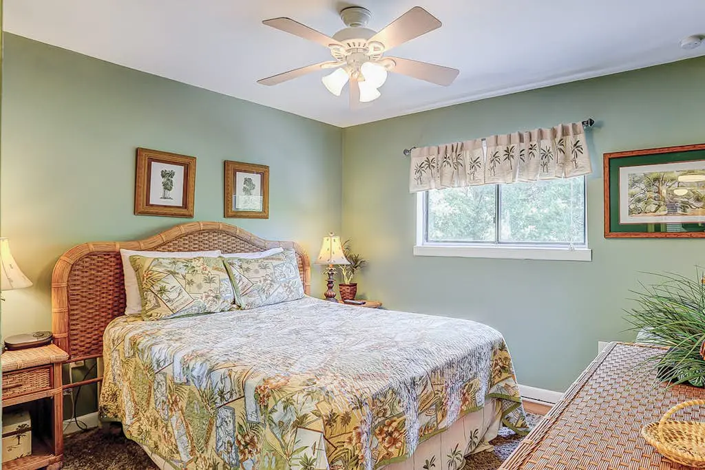 Charming Coastal Villa w/ Pools, Hot Tub, Gym & Private Beach Access
