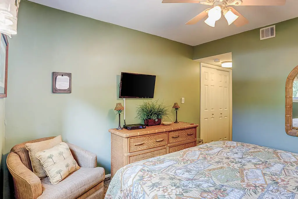 Charming Coastal Villa w/ Pools, Hot Tub, Gym & Private Beach Access
