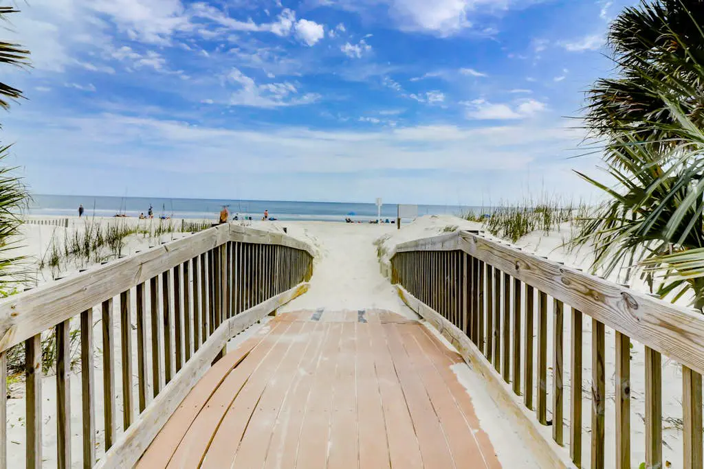 Charming Coastal Villa w/ Pools, Hot Tub, Gym & Private Beach Access
