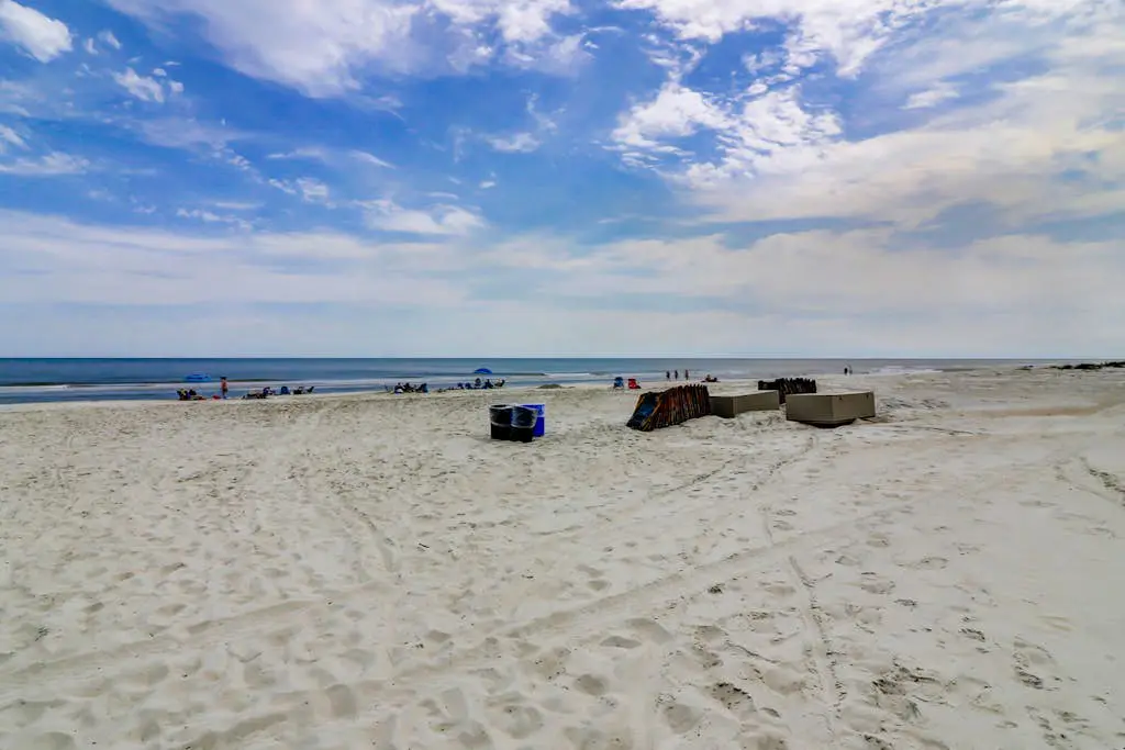 Charming Coastal Villa w/ Pools, Hot Tub, Gym & Private Beach Access
