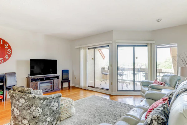 Penthouse living at Shelter Cove Marina with balcony, harbor view, pool & tennis