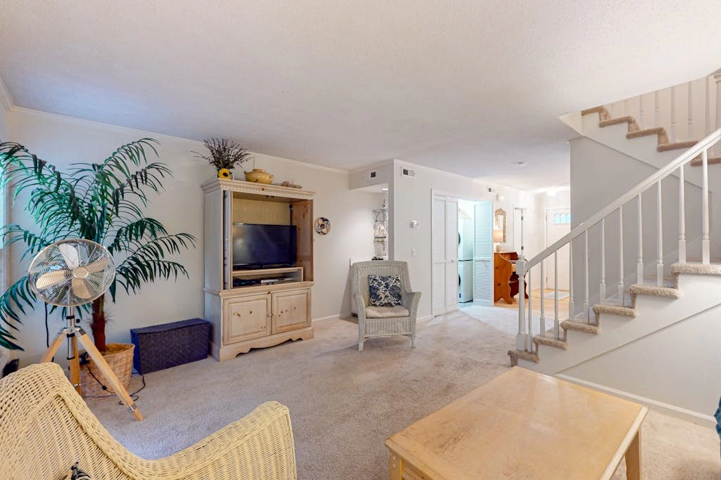 Updated Island Escape with Dual Suites  Golf, Tennis, Beach Club, Near Dining