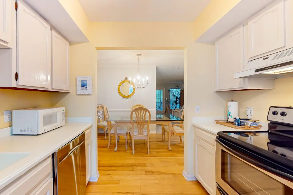 Updated Island Escape w/ Dual Suites - Golf, Tennis, Beach Club, Near Dining