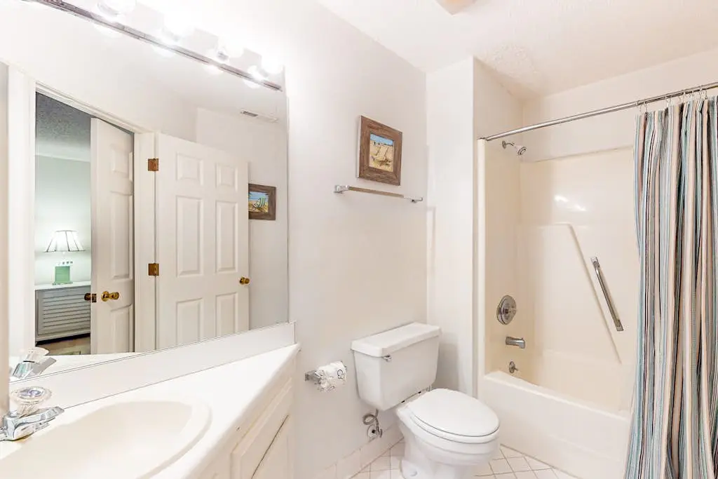 Updated Island Escape w/ Dual Suites - Golf, Tennis, Beach Club, Near Dining