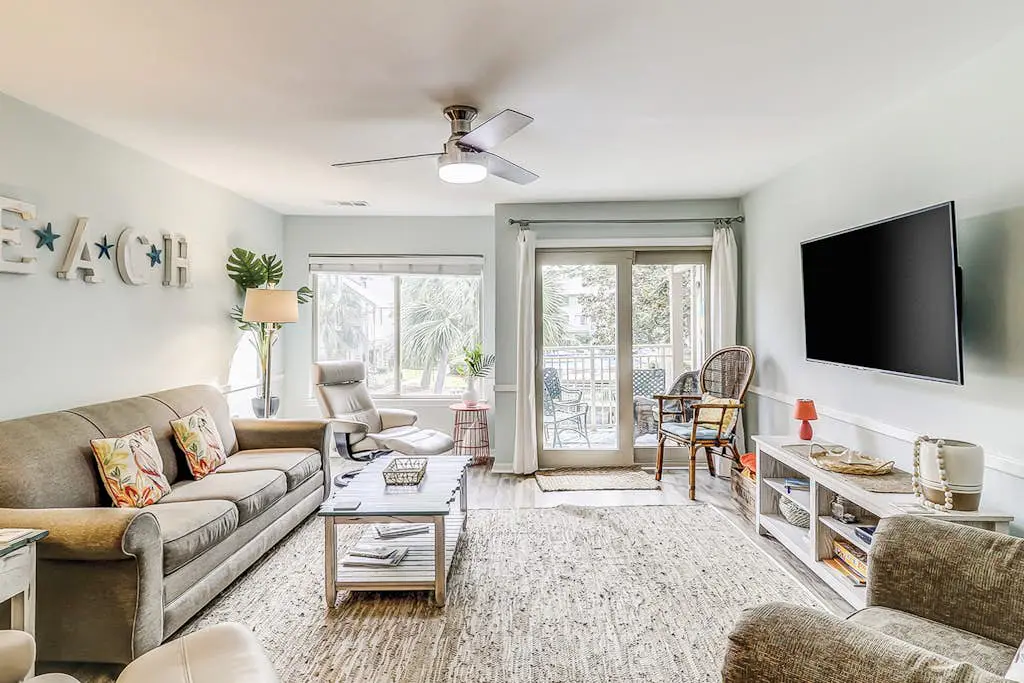 Courtside Villas Retreat w/pools & tennis courts - near beach & Coligny fun