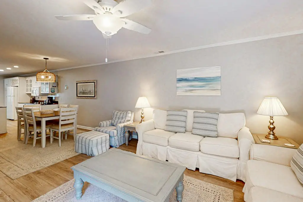 Updated all-suite tennis villa with W/D, pool, screened porch - near beach