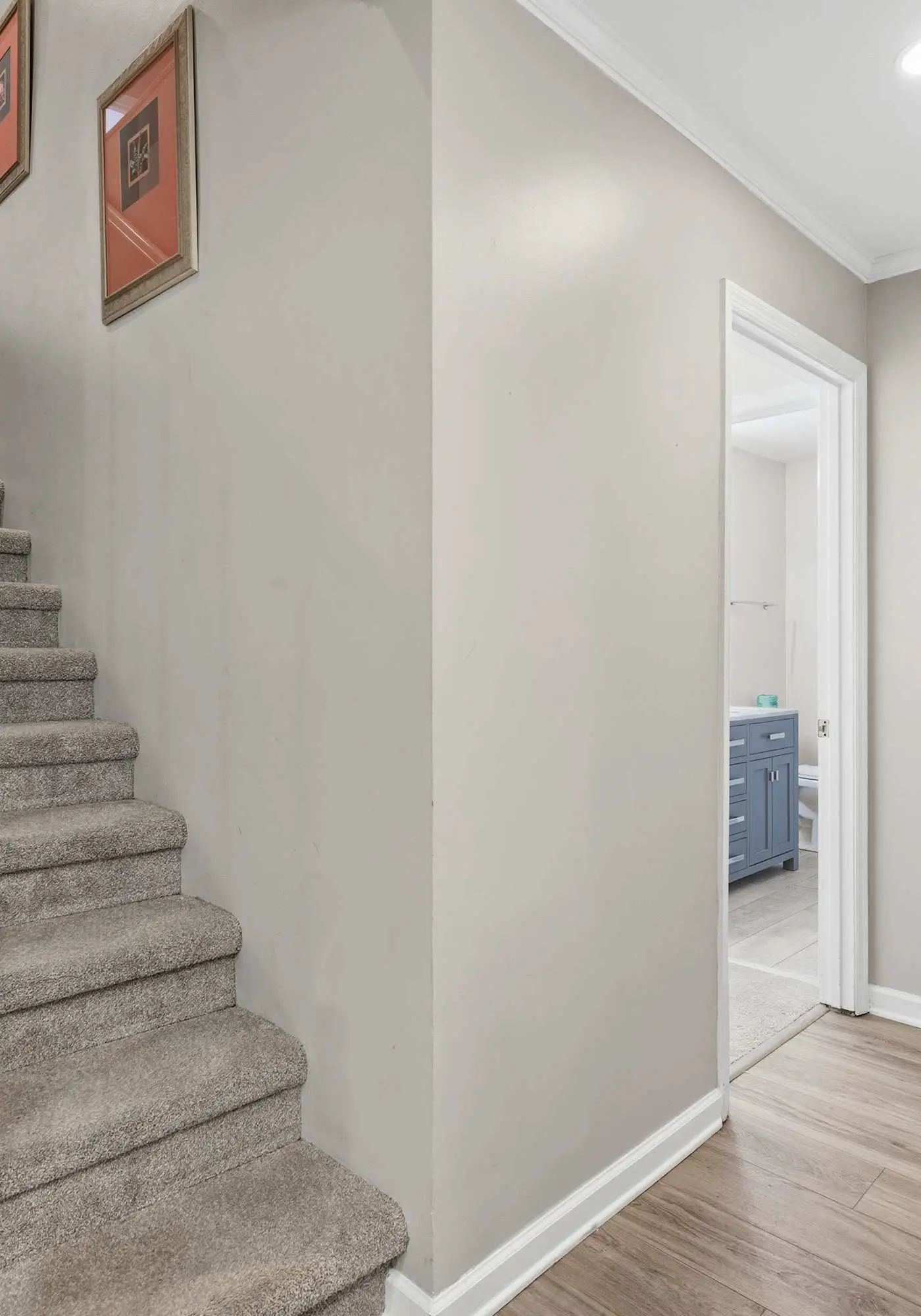 Updated all-suite tennis villa with W/D, pool, screened porch - near beach
