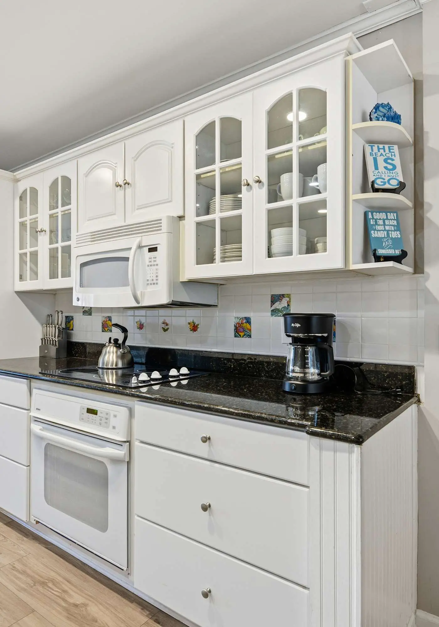 Updated all-suite tennis villa with W/D, pool, screened porch - near beach