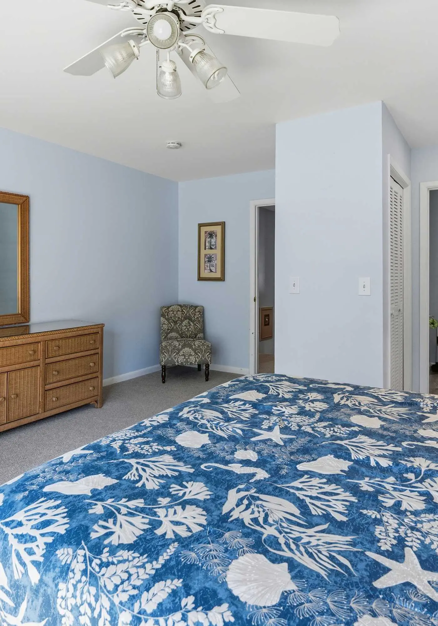 Updated all-suite tennis villa with W/D, pool, screened porch - near beach