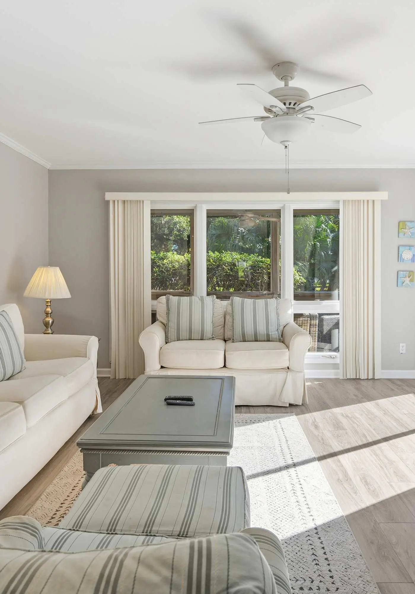 Updated all-suite tennis villa with W/D, pool, screened porch - near beach