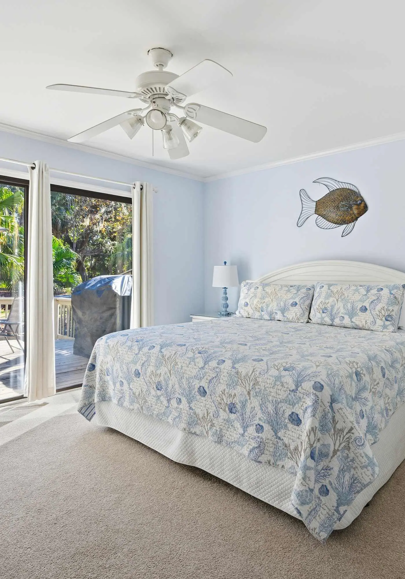 Updated all-suite tennis villa with W/D, pool, screened porch - near beach