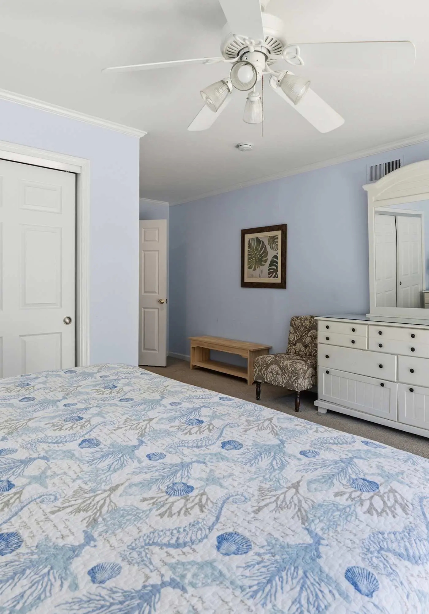 Updated all-suite tennis villa with W/D, pool, screened porch - near beach