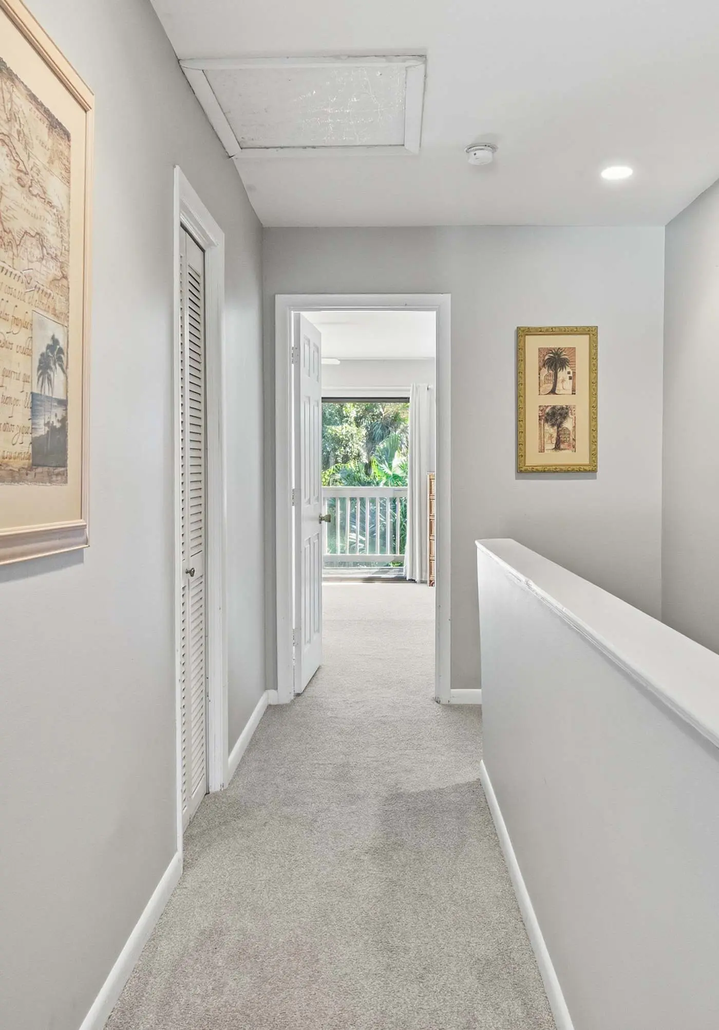 Updated all-suite tennis villa with W/D, pool, screened porch - near beach