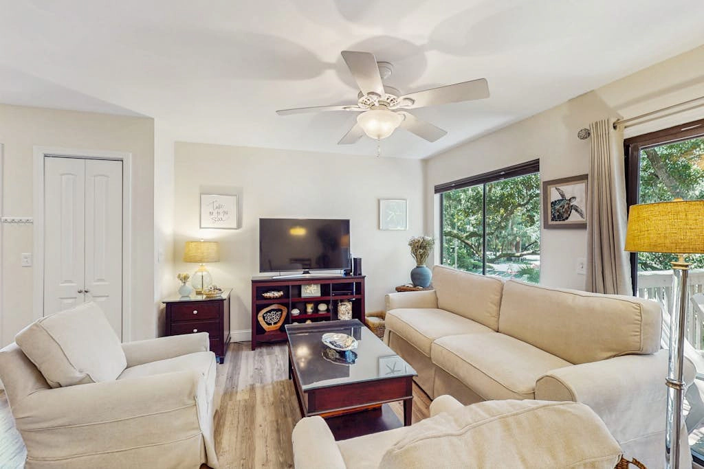 Stylish Island Retreat with Pool Near Beach, Dining, Shops & Golf