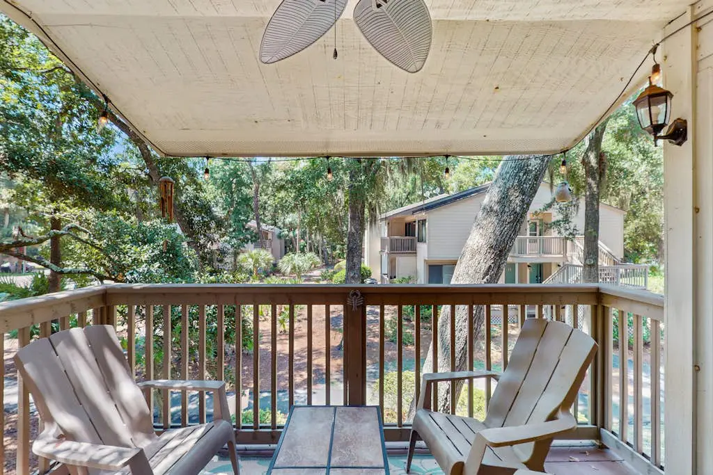 Stylish Island Retreat w/ Pool: Near Beach, Dining, Shops & Golf