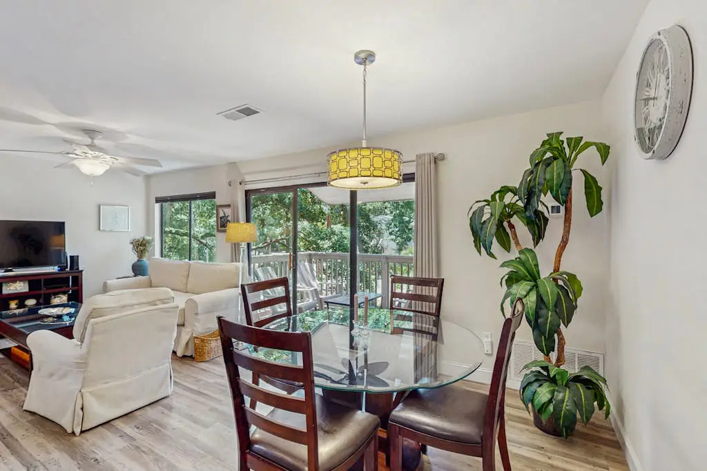 Stylish Island Retreat w/ Pool: Near Beach, Dining, Shops & Golf