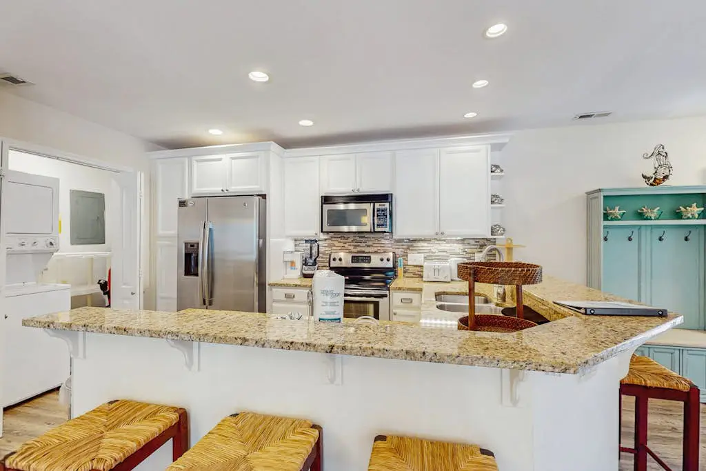 Stylish Island Retreat w/ Pool: Near Beach, Dining, Shops & Golf