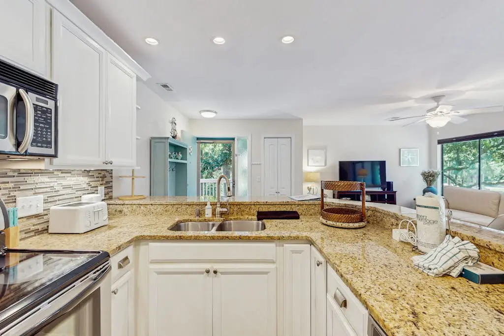 Stylish Island Retreat w/ Pool: Near Beach, Dining, Shops & Golf