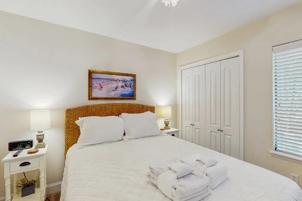 Stylish Island Retreat w/ Pool: Near Beach, Dining, Shops & Golf
