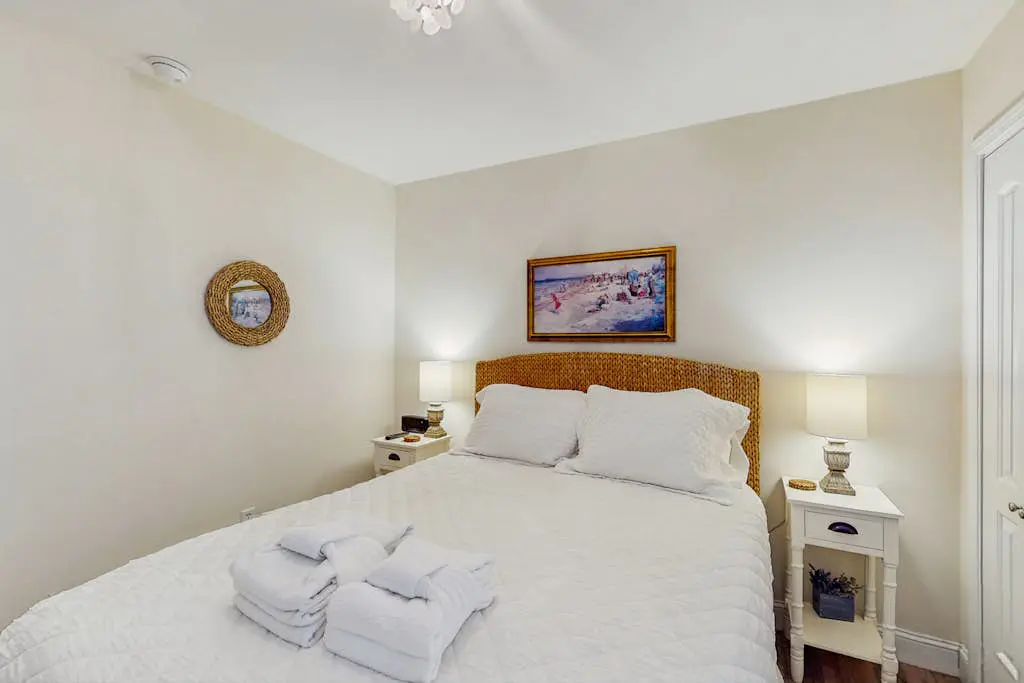 Stylish Island Retreat w/ Pool: Near Beach, Dining, Shops & Golf