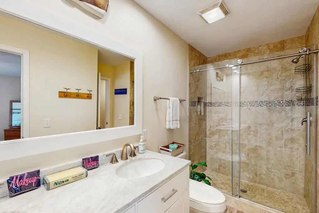 Stylish Island Retreat w/ Pool: Near Beach, Dining, Shops & Golf