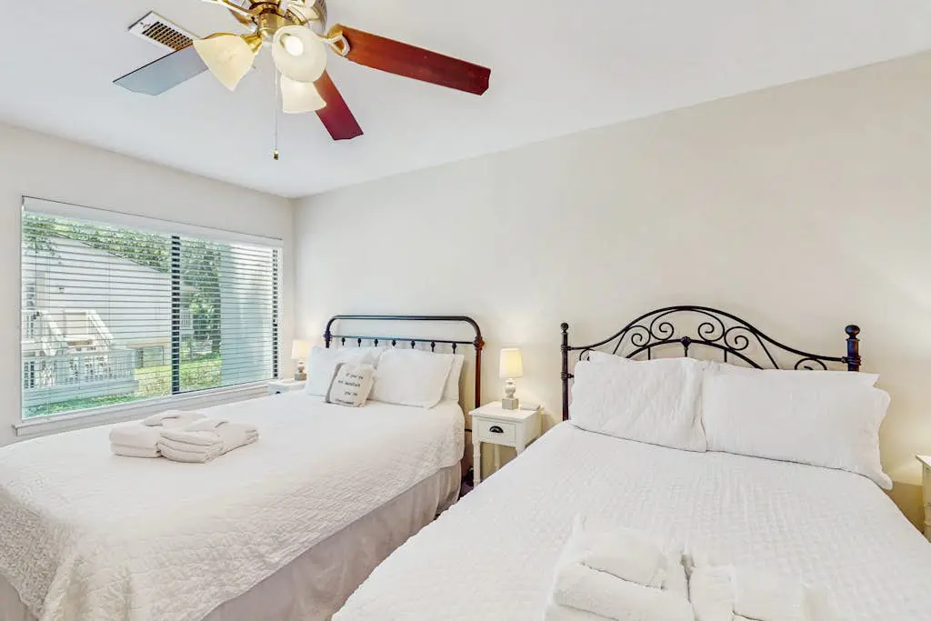 Stylish Island Retreat w/ Pool: Near Beach, Dining, Shops & Golf