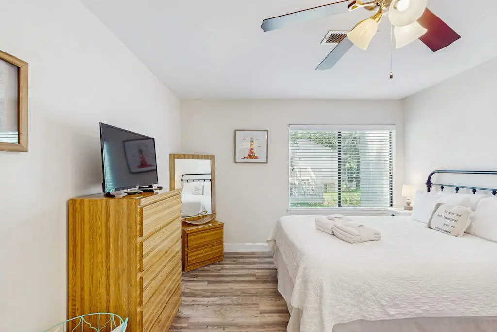 Stylish Island Retreat w/ Pool: Near Beach, Dining, Shops & Golf