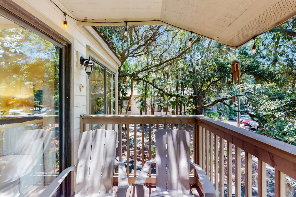 Stylish Island Retreat w/ Pool: Near Beach, Dining, Shops & Golf