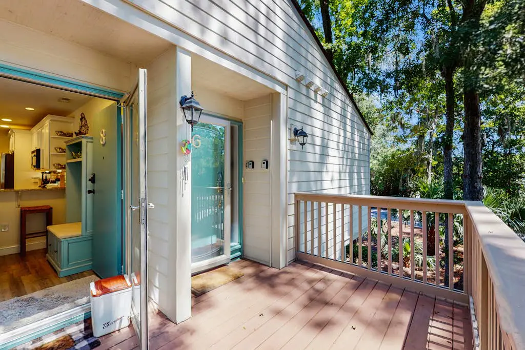 Stylish Island Retreat w/ Pool: Near Beach, Dining, Shops & Golf